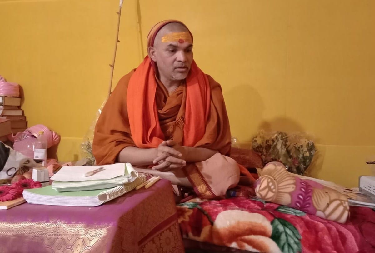 kumbh 2019: Baba and saint like Interim budget