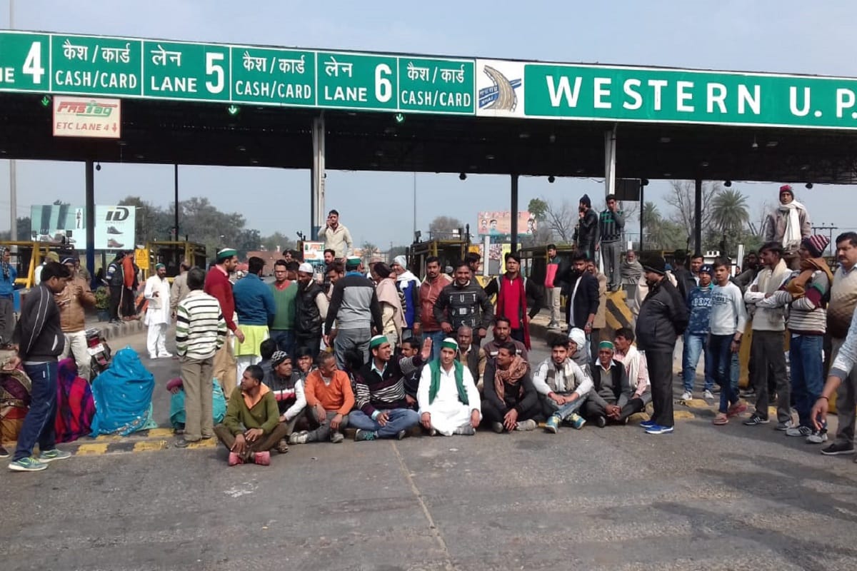 Meerut: Bhakiyu made the toll plaza free and, demand for compensation