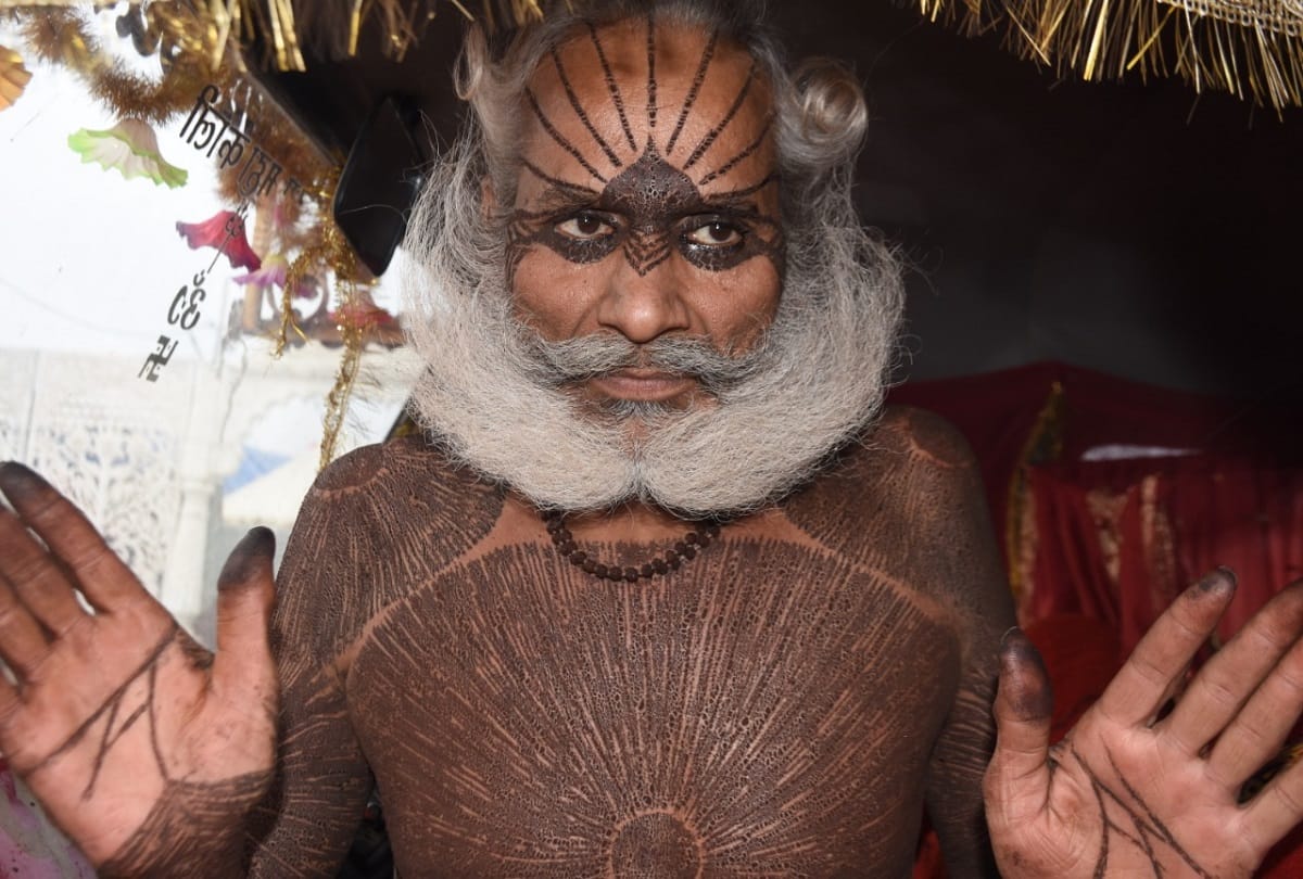 Kumbh 2019 unique baba salikram maharaj alias vanmanush baba also came in prayagraj