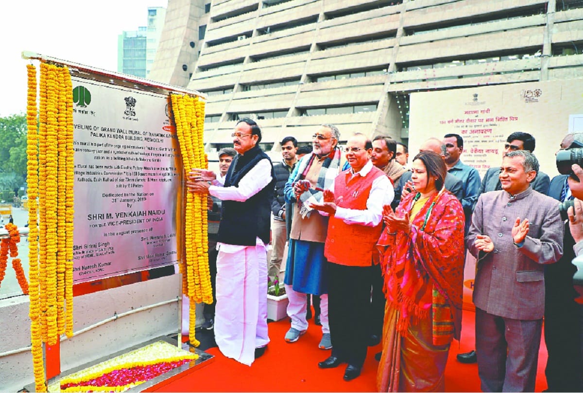 mural picture of mahatma gandhi made from 3870 Kulhar