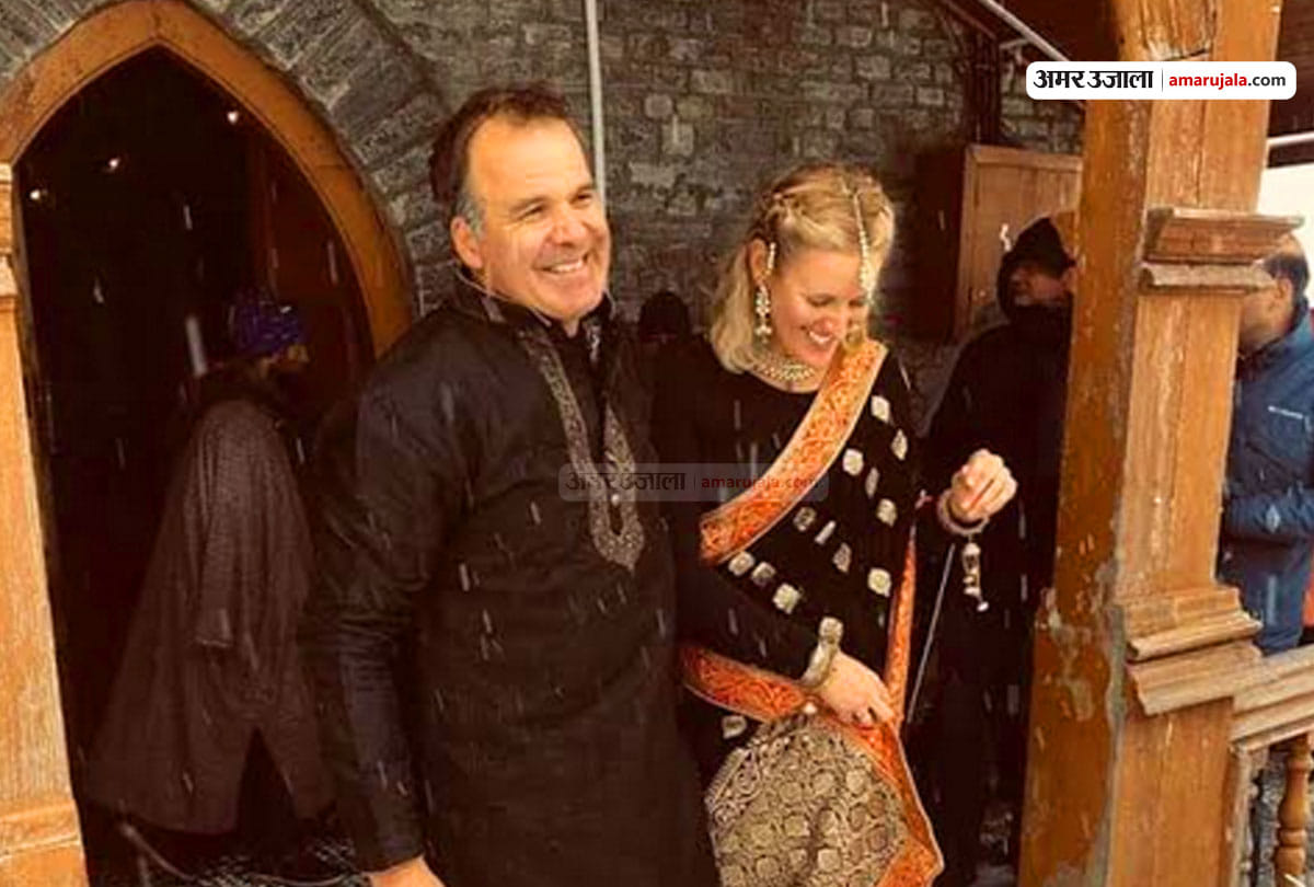 Australian couple got married on 8500 feet in Gulmarg Jammu Kashmir