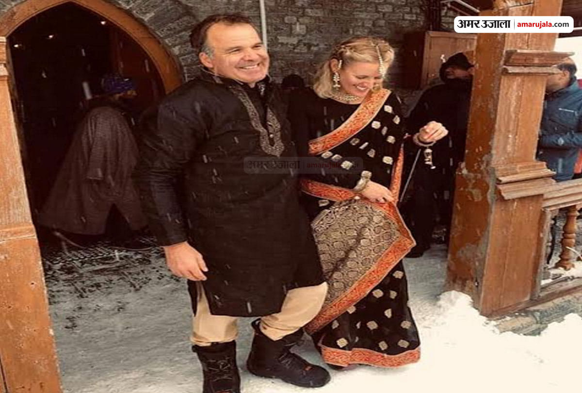 Australian couple got married on 8500 feet in Gulmarg Jammu Kashmir
