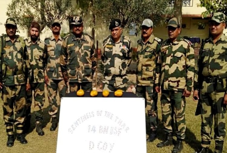 BSF Caught Four packets of contraband suspected to be heroin in Firozpur sector