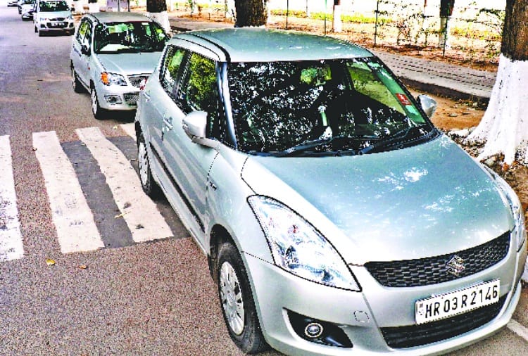 Vehicles Parked in Punjab University No Vehicle Zone
