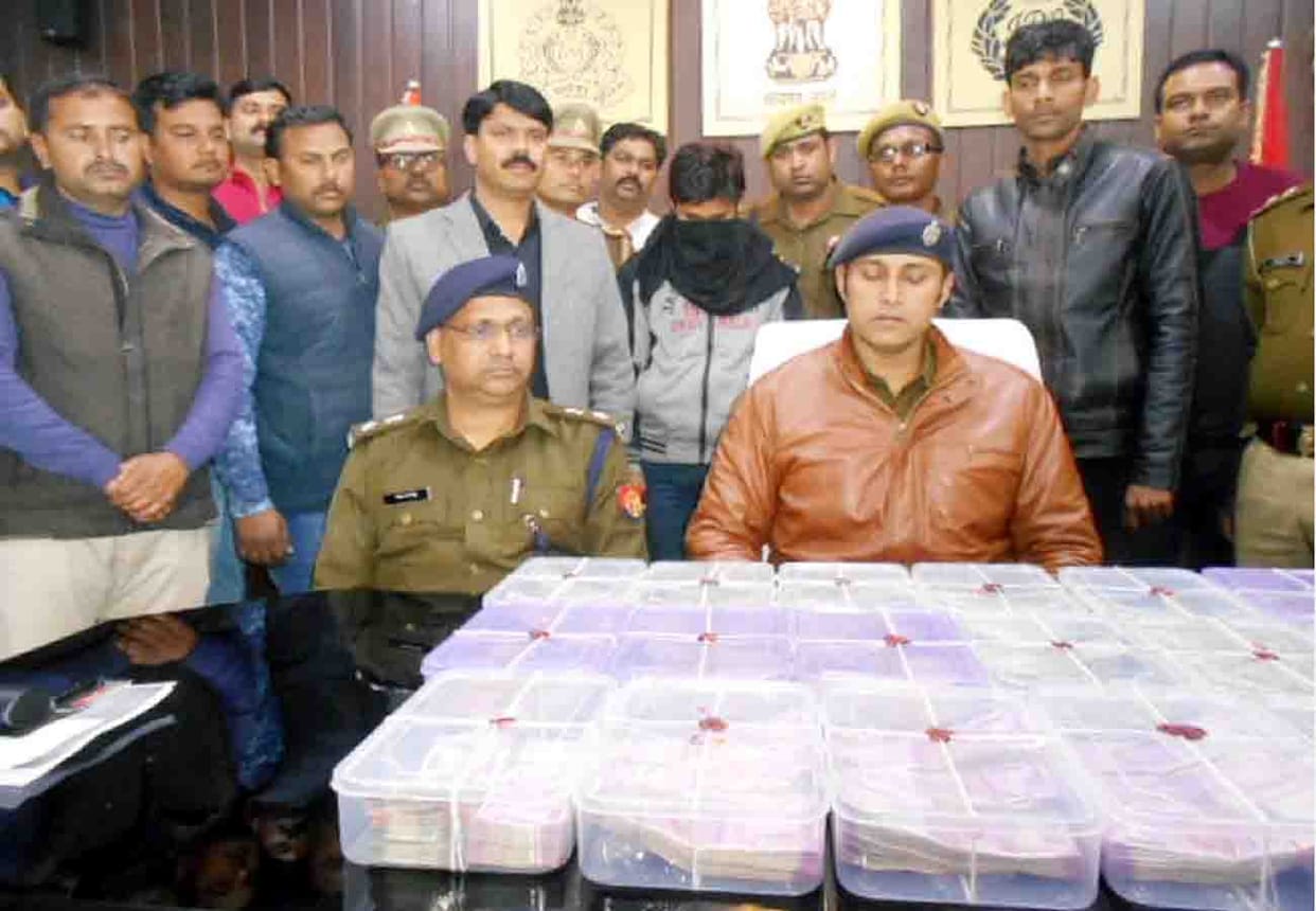 Police recovered 47.30 lakh rupees in connection with ASDM farrukhabad