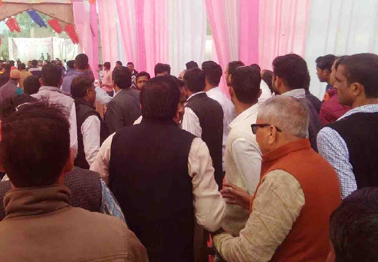 beating between SP BJP workers due to comment on akhilesh yadav