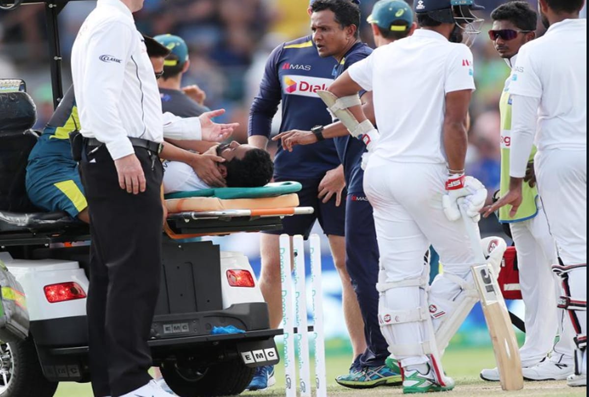 Dimuth Karunaratne faces Nasty Head Blow From Pat Cummins Bouncer