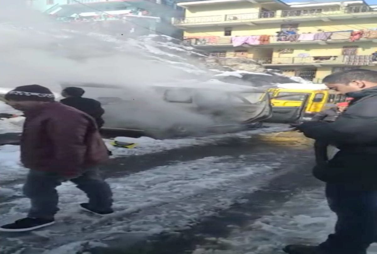 fire broke in car in reckong peo kinnaur himachal