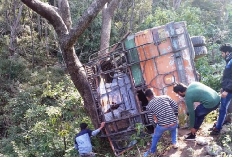 Bus accident in pathankot of punjab, 18 people Injured