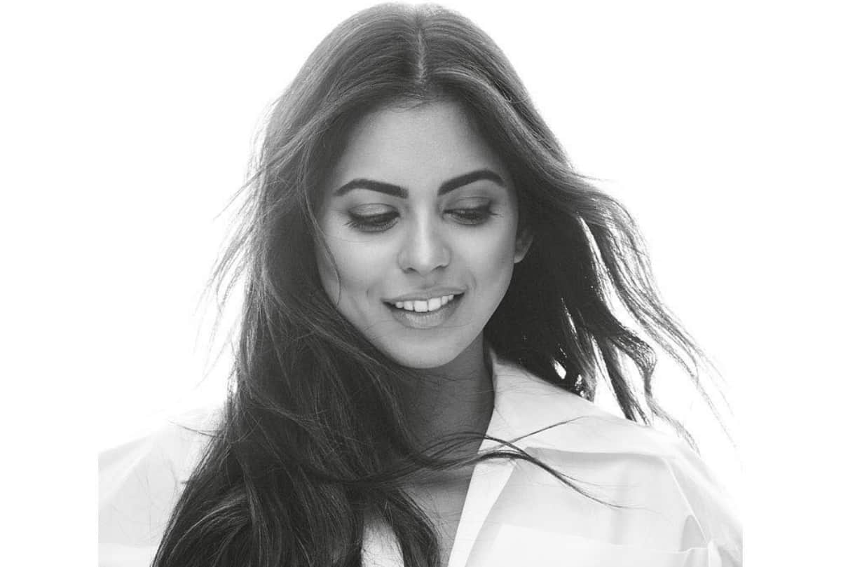 Isha Ambani came in such a way, Maxi dressed in the wife watching Anand Piramal