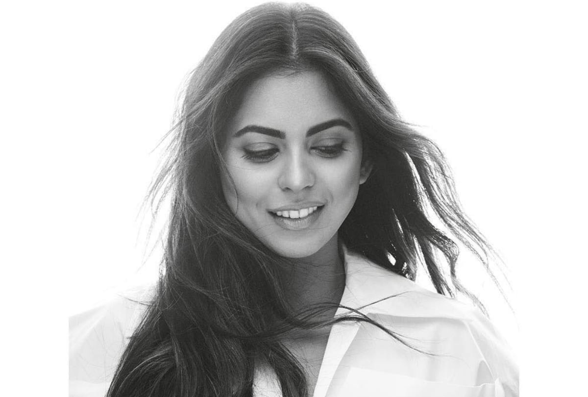 Isha Ambani Glamorous photo shoot for magazine