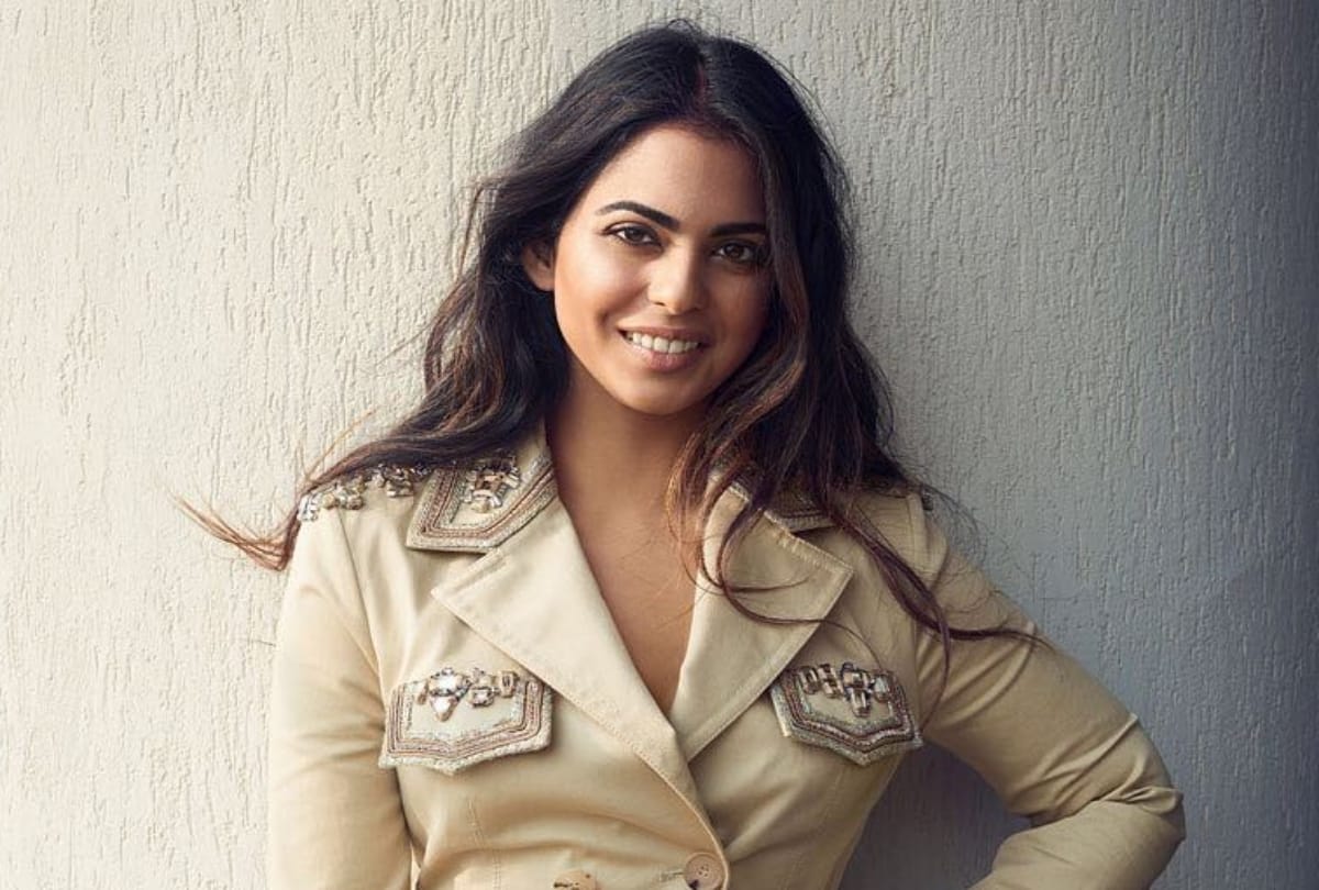 isha ambani looking gorgeous first photoshoot after marriage