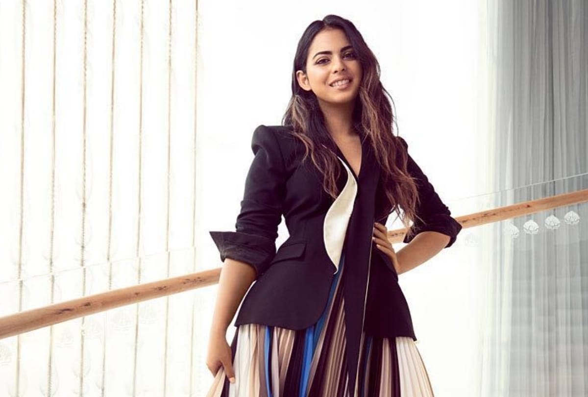 Isha Ambani Glamorous photo shoot for magazine
