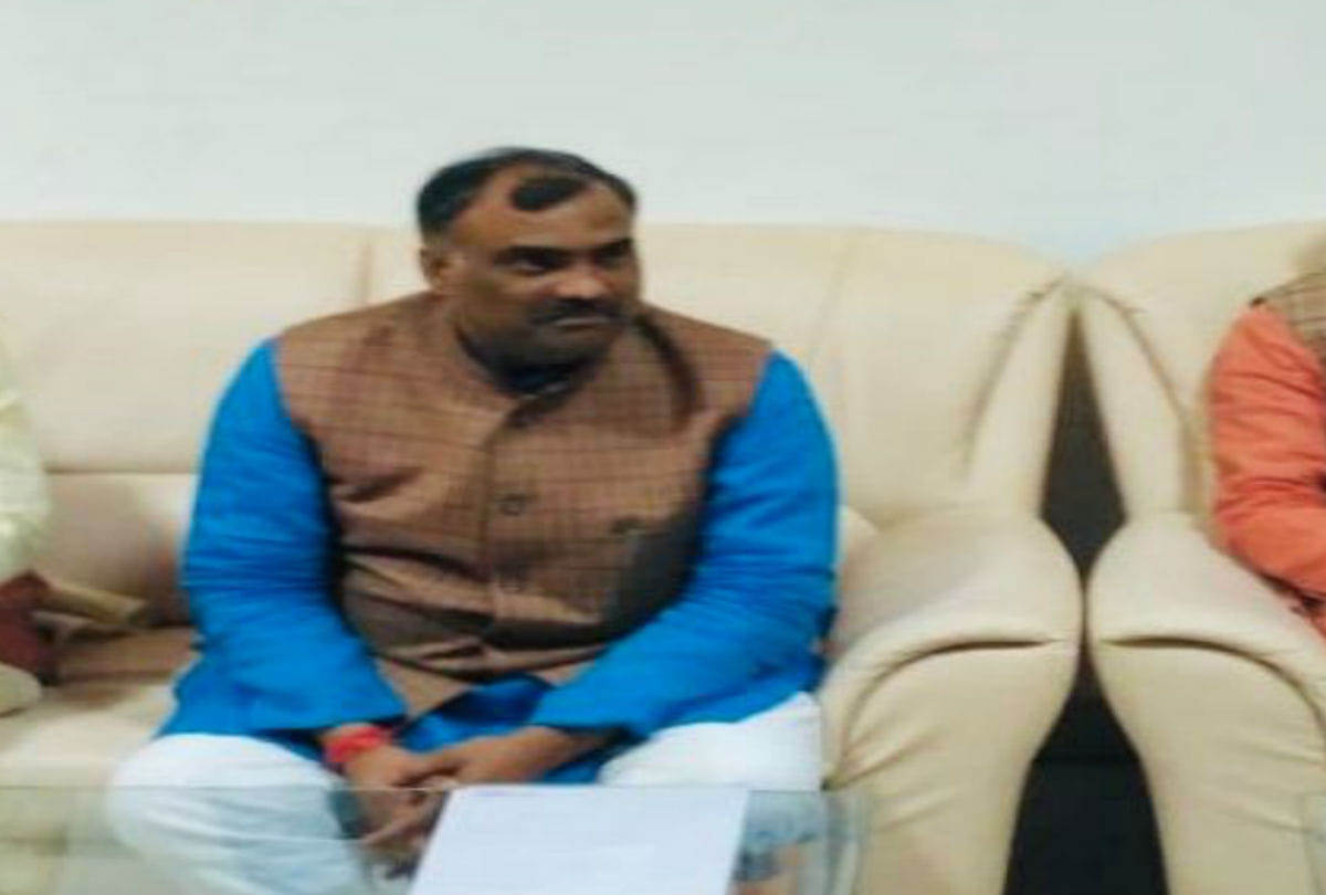minister girish yadav fall sick after eating oily food in mainpuri