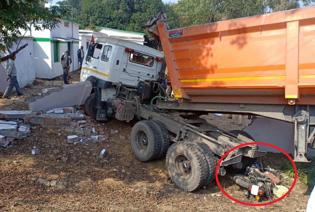 Man died in road accident and his friend injured in mirzapur