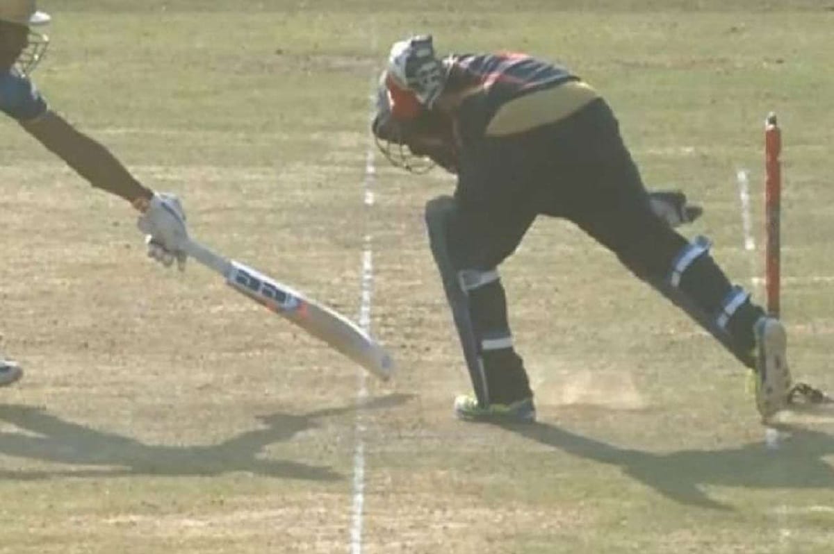 mohammad shahzad run out like dhoni video viral in bangladesh premier league