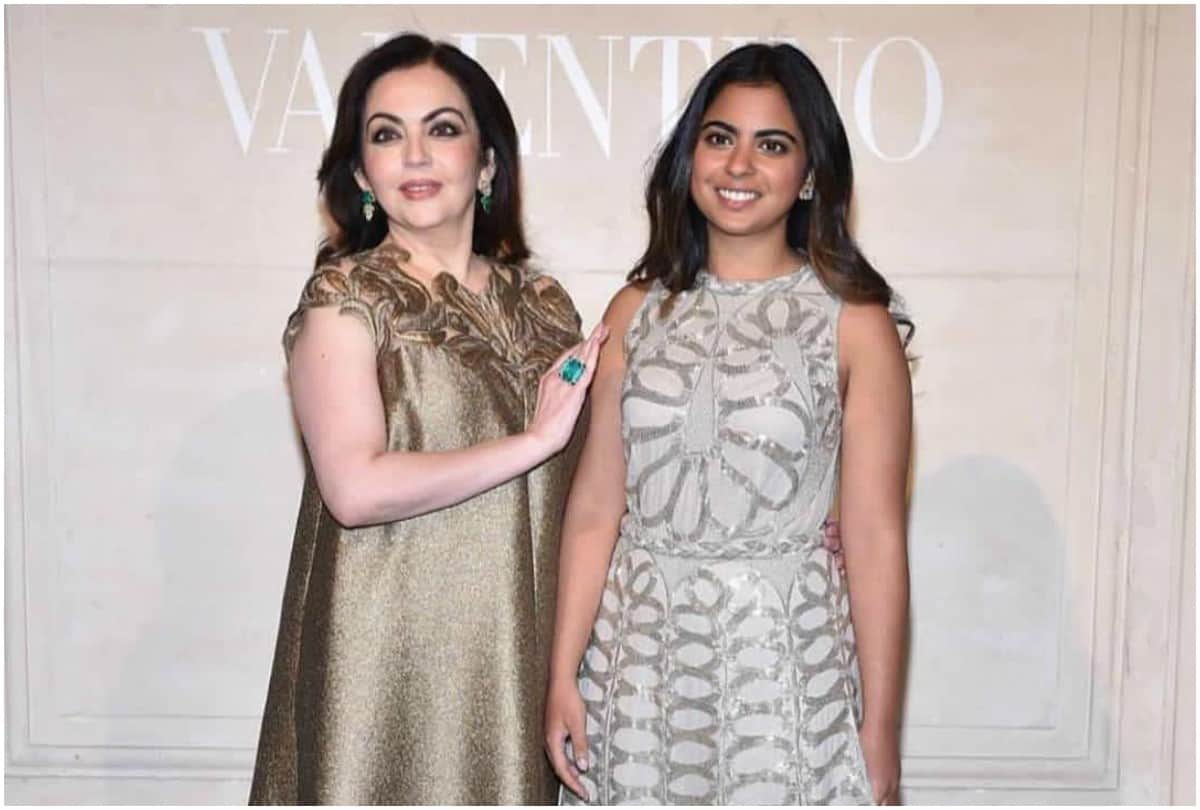 Nita Ambani spotted with Isha Ambani at Valentino Paris show