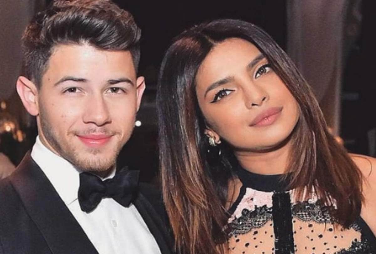 nick jonas chat with ex girlfriend miley cyrus priyanka chopra caught him and gave this reaction