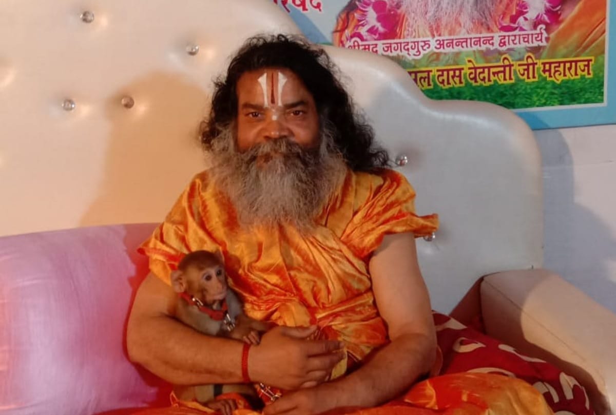kumbh 2019: vedanti maharaj katha in prayagraj kumbh