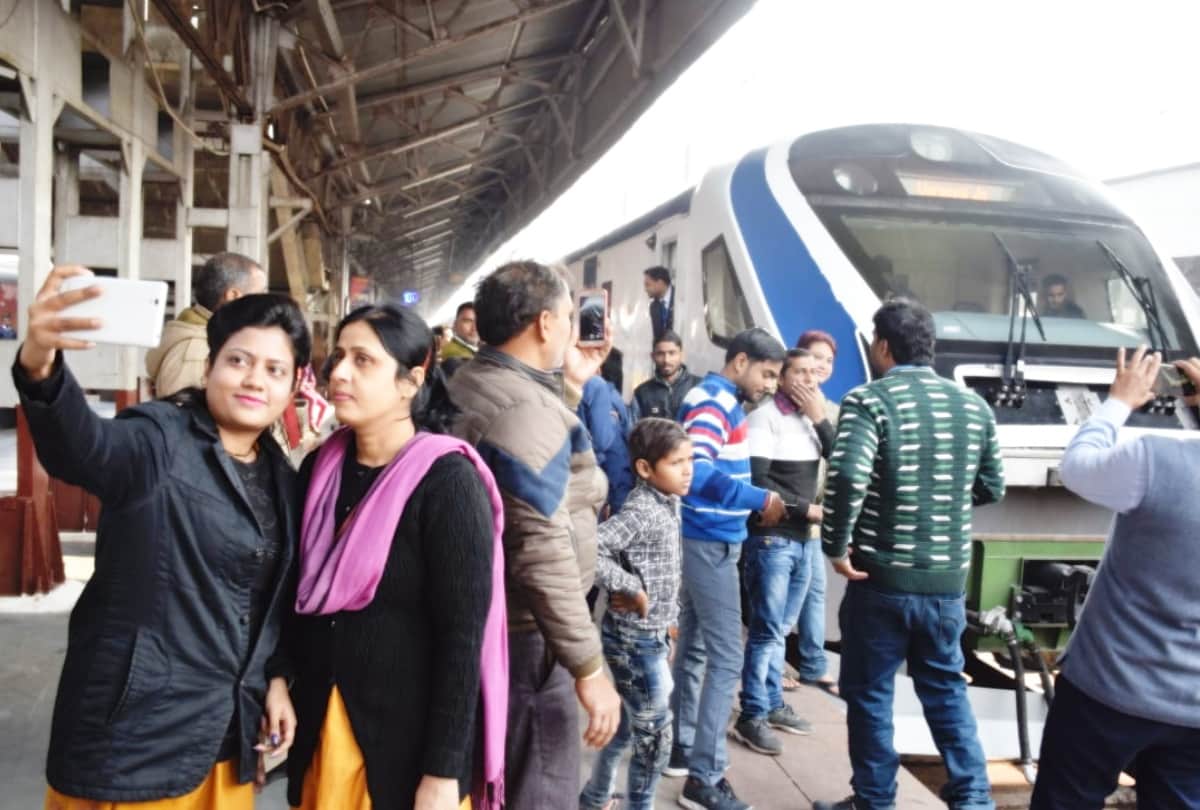 Train 18 vande mataram bharat express trail run schedule route stoppage stations ticket cost