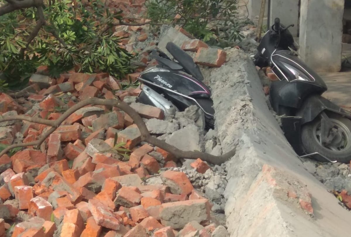 ghaziabad rpf line under construction wall collapse 2 rpf jawan badly injured