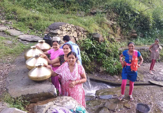 द्वारीखाल के बरसूड़ी गांव में चार महीने से पेयजल आपूर्ति ठप