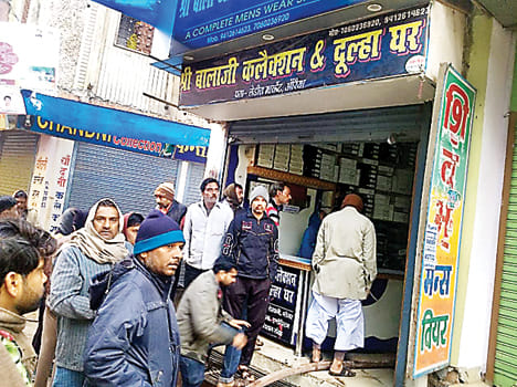 Fire in shop with short circuit, loss of millions
