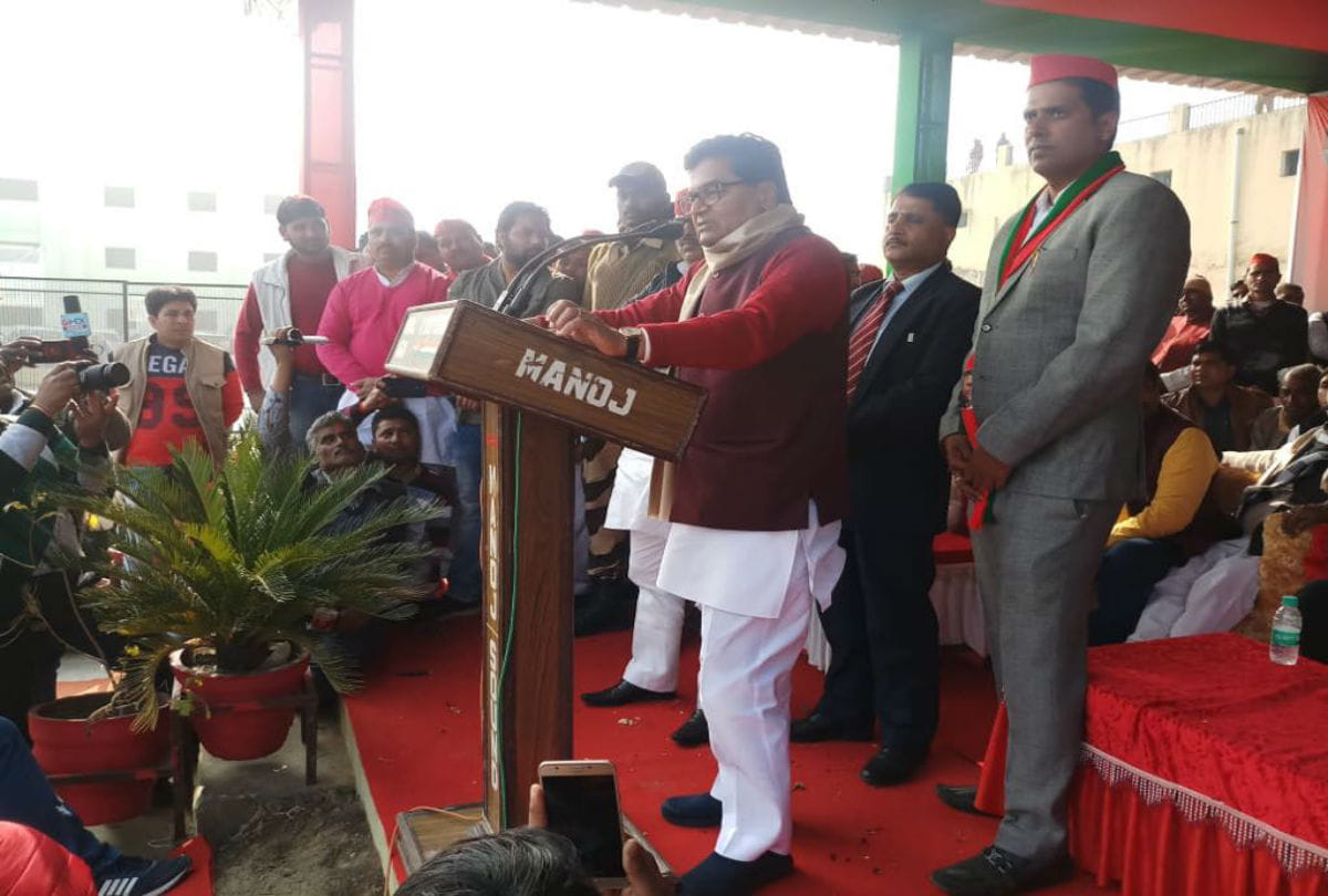 ramgopal yadav addressed the public meeting for sp mp Akshay Yadav in firozabad