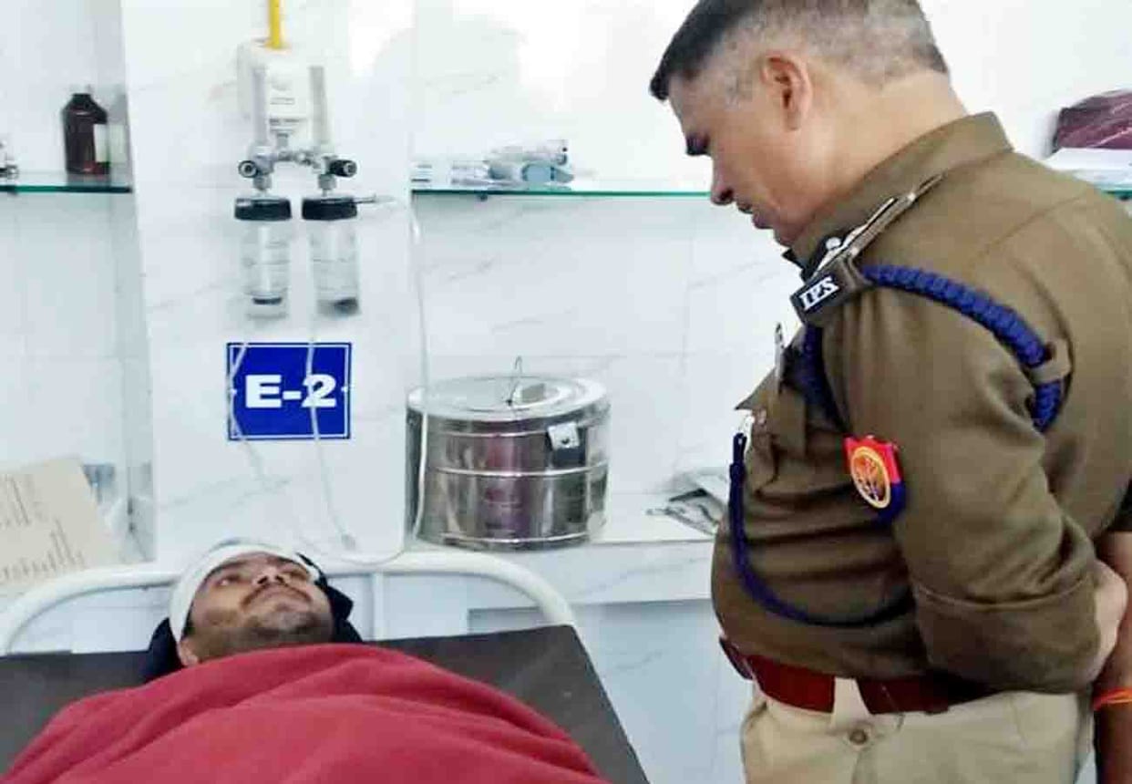 Liquor company's manager salesman looted in knapur