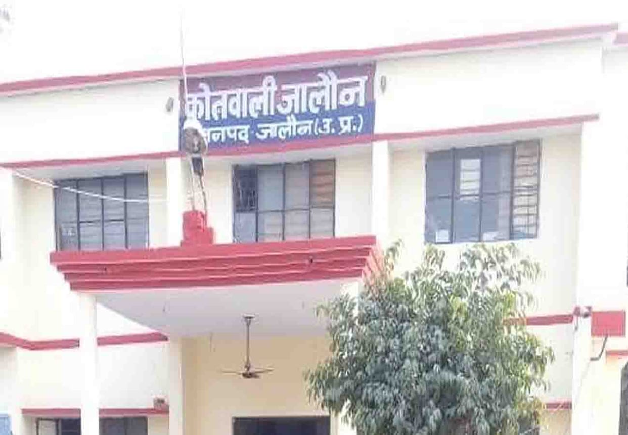 girlfriend boyfriend Married in police station