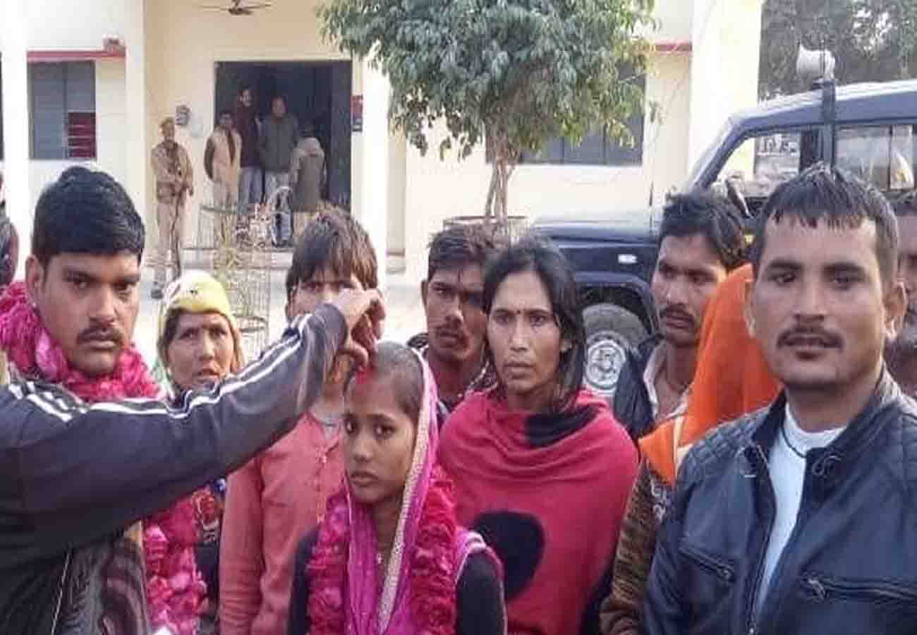 girlfriend boyfriend Married in police station