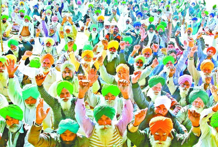 Farmers on Protest in Rally Ground Chandigarh, after Ultimatum ut Administration Banned Water Supply