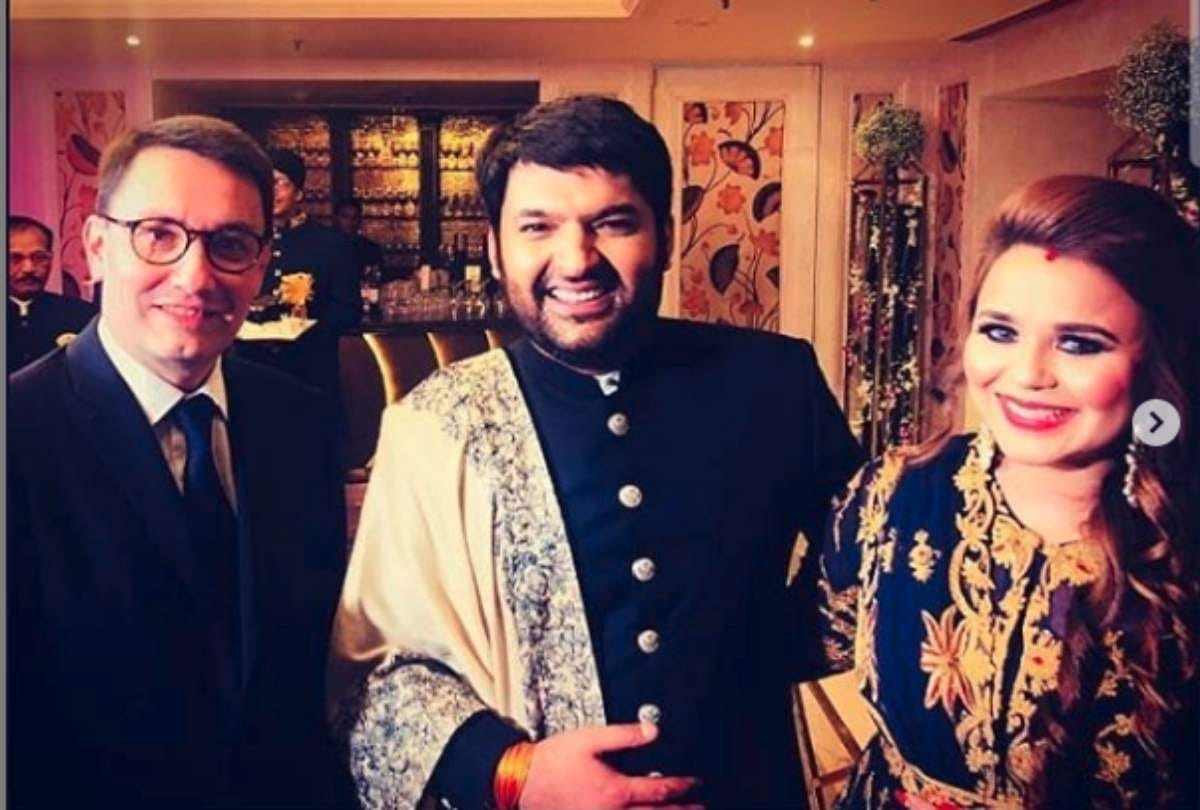 kapil sharma with mika singh share video funny look