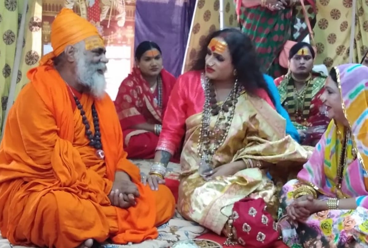 Kumbh mela 2019 Kinnar akhara mahamandaleshwar discussion before dusra shahi snan