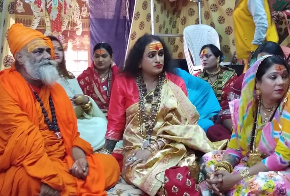 Kumbh mela 2019 Kinnar akhara mahamandaleshwar discussion before dusra shahi snan