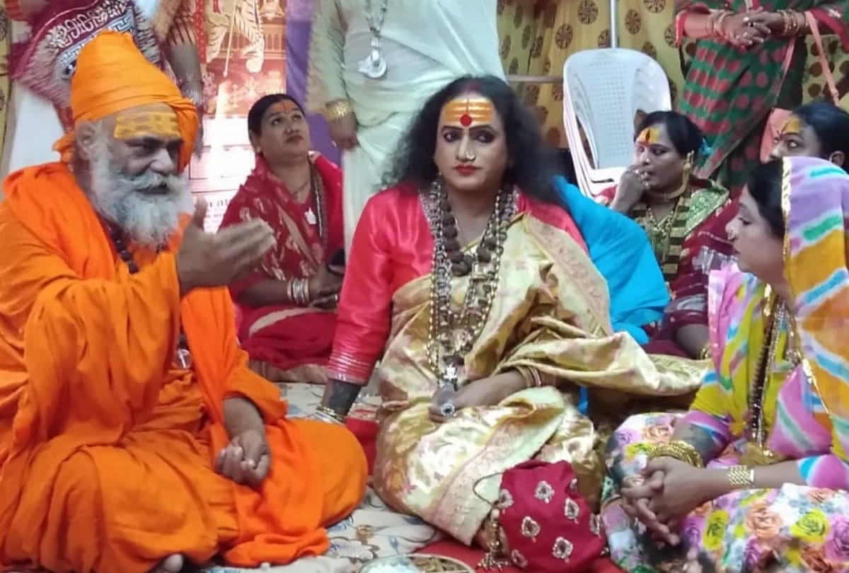Kumbh mela 2019 Kinnar akhara mahamandaleshwar discussion before dusra shahi snan