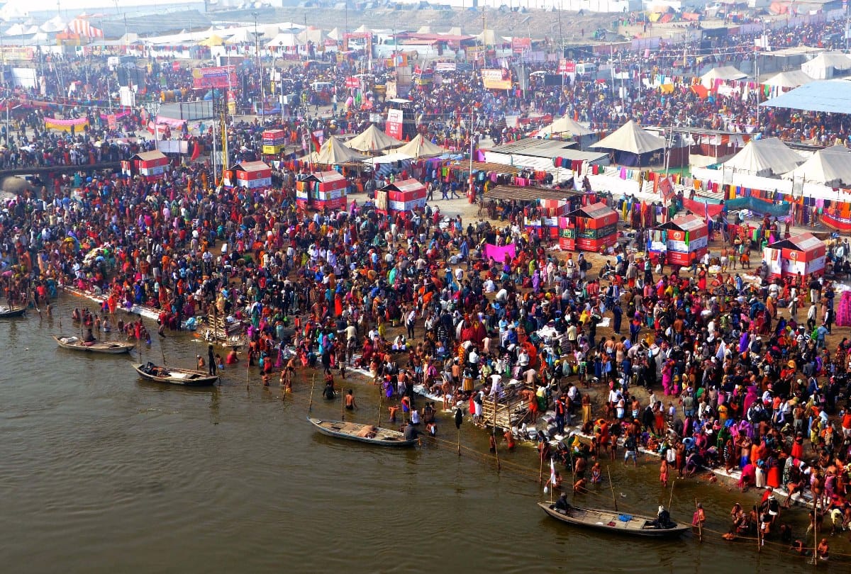 Kumbh 2019: Police stop devotees to snana in sangam on mauni amavasya