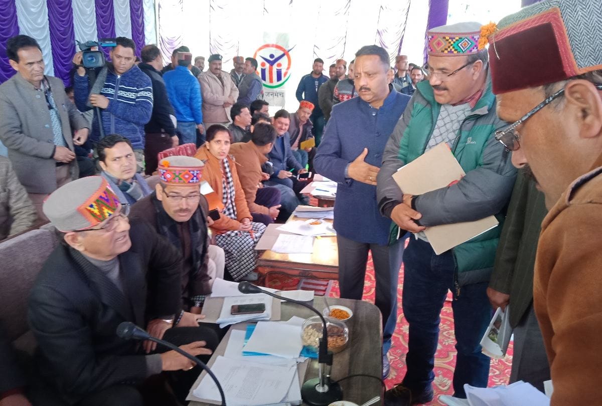 janmanch in kullu civil supply minister kishan kapoor hits out at officers for negligence