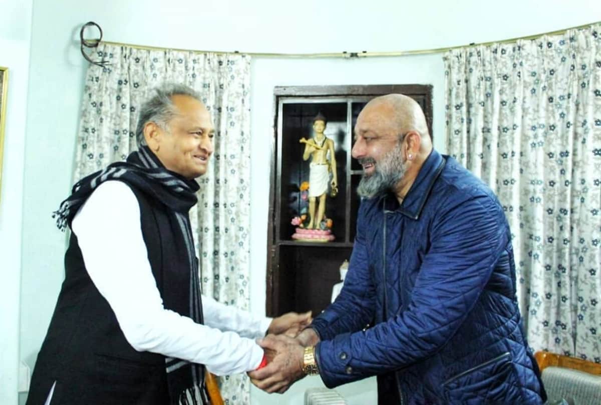 sanjay dutt meet rajsthan chief minister ashok gehlot warm welcome