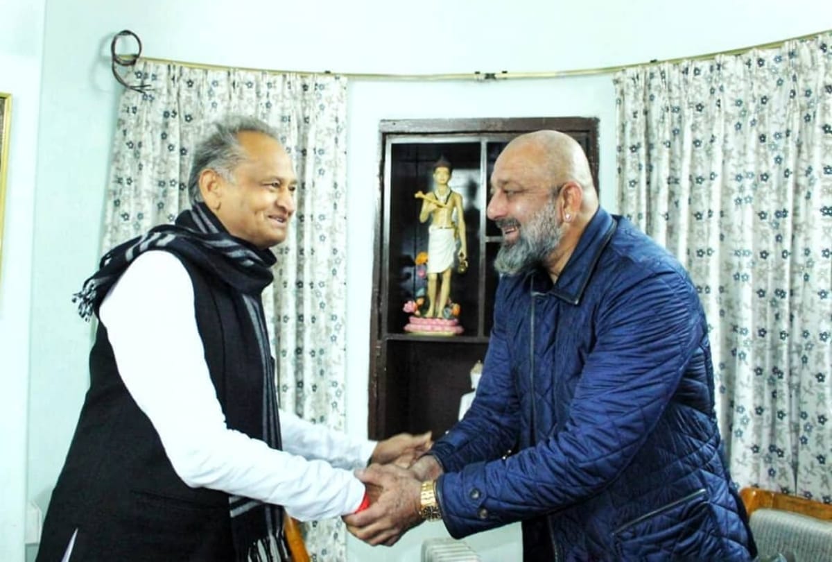 sanjay dutt meet rajsthan chief minister ashok gehlot warm welcome