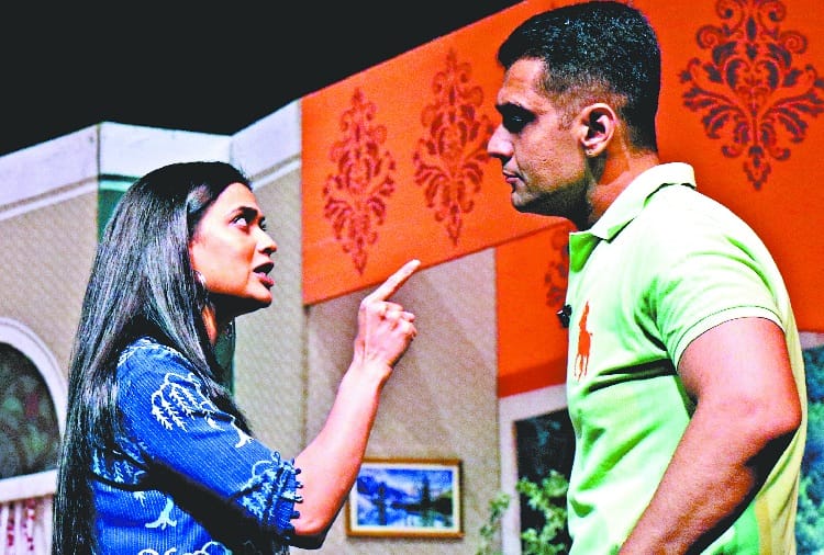 Television Actress Shweta Tiwari Play with Rakesh Bedi in Tagore Theatre Chandigarh