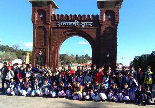 छात्र-छात्राओं ने पर्यटन नगरी लैंसडौन का भ्रमण कर जुटाई जानकारी