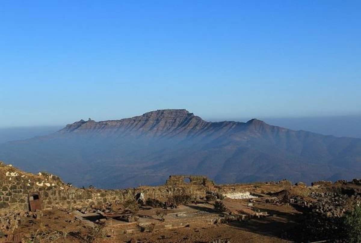 torna fort is best trekking destination in monsoon for adventure in pune