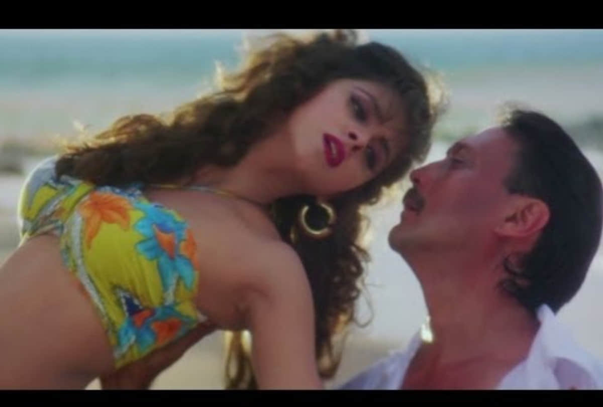 these 90s actress did hot scene in bollywood movies
