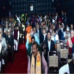विधायकों के साथ उरी द सर्जिकल स्ट्राइक देखते हुए सीएम योगी