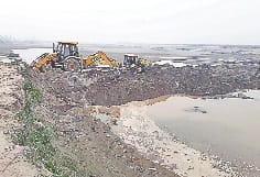 Yamuna shore was built for illegal mining, temporary bridge, administration demolished