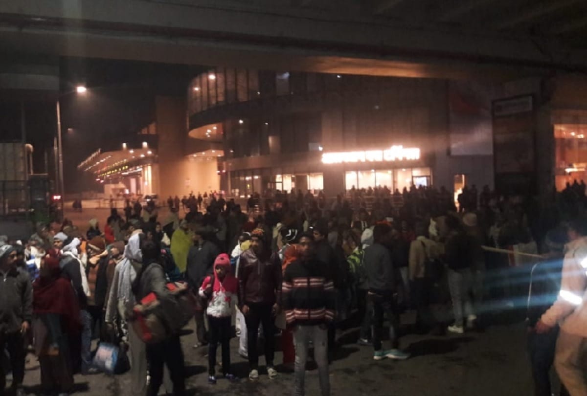 Ruckus at alambagh bus station of lucknow for bus