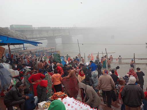 Thousands devotees plunge in belief dip on Mauni Amavasya at Brajghat Ganga