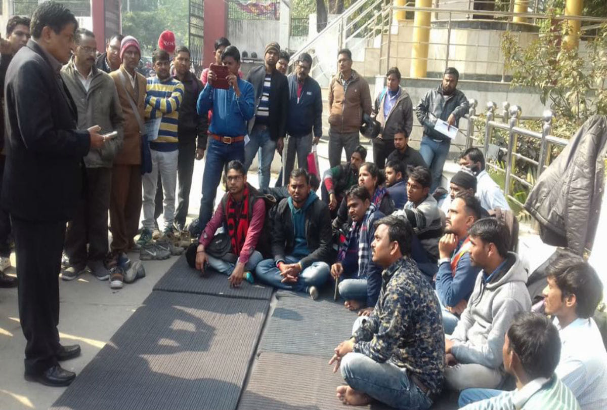 bed students protest in dr bhimrao ambedkar university agra