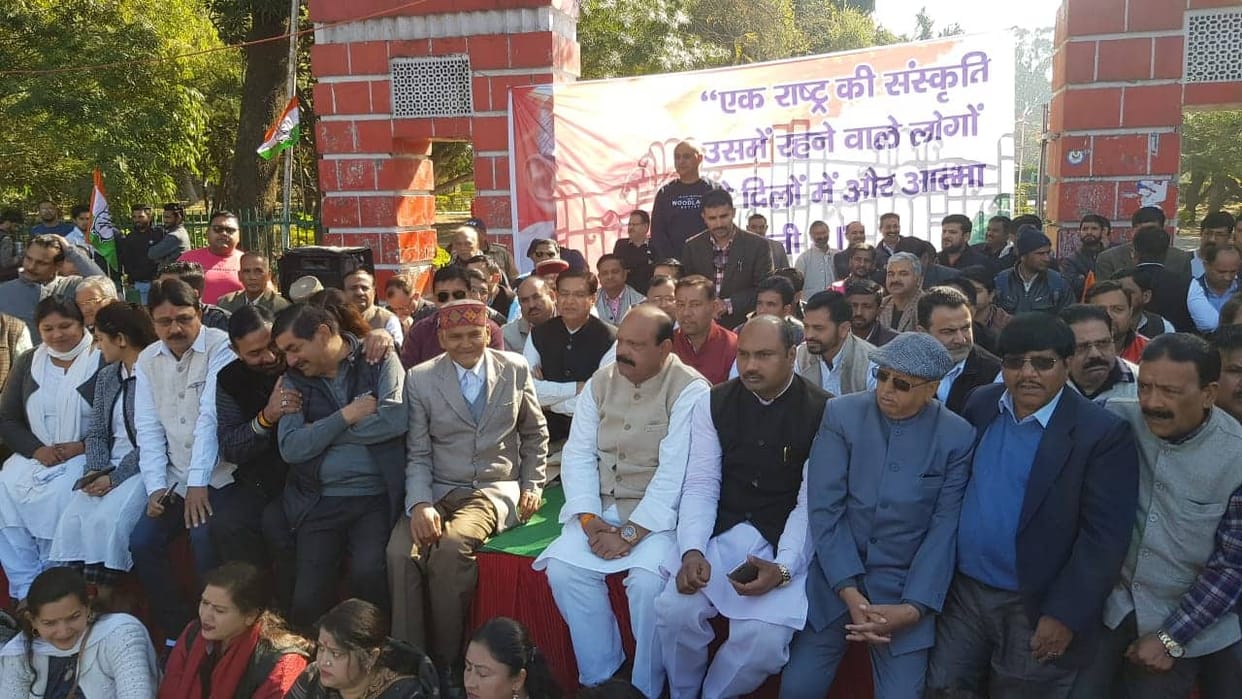 congress protest on firing mahatma gandhi photos
